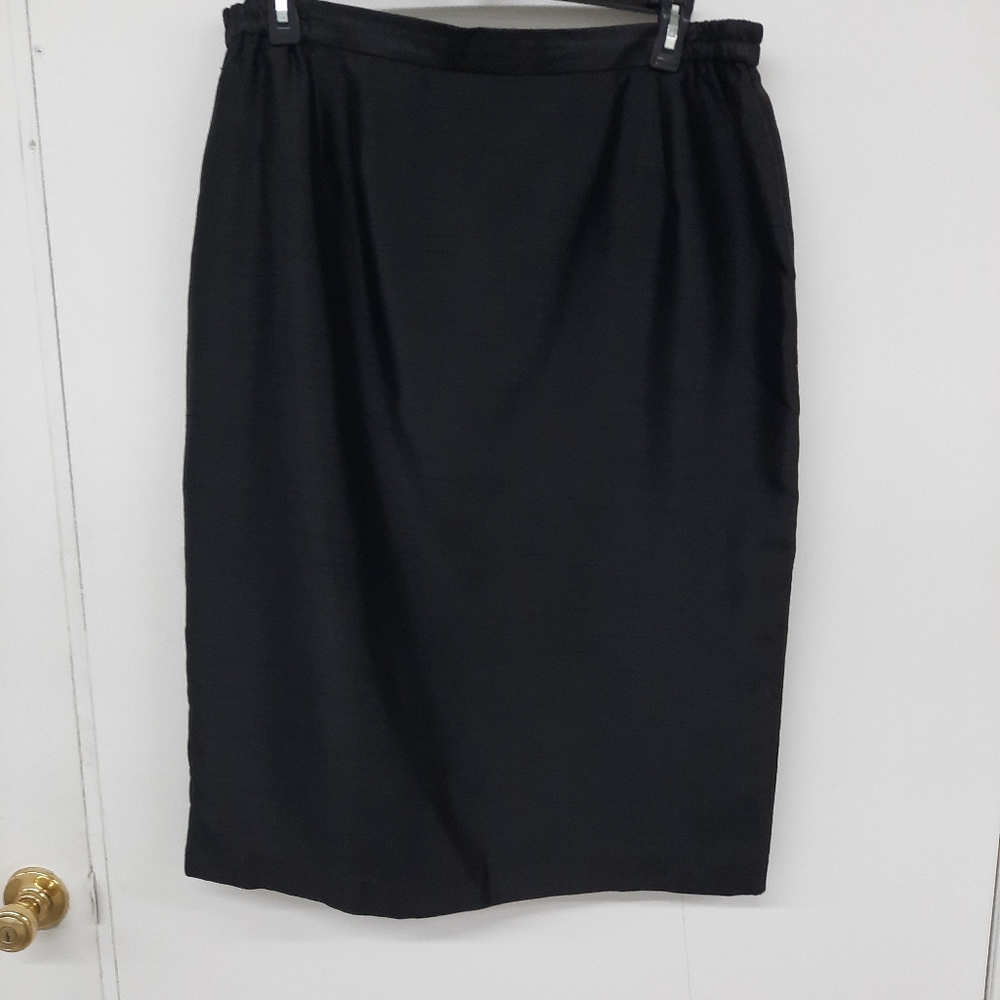 Size 22 W EY Signature Calf Length Black Lined Skirt Women's